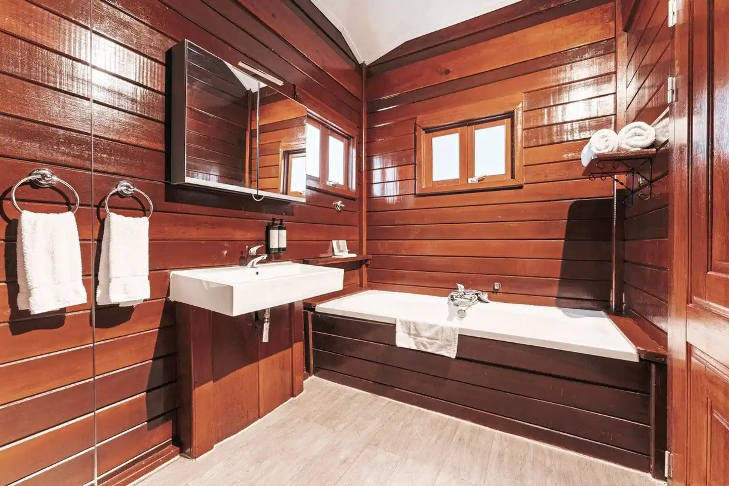 Kontiki Beach Resort Badezimmer