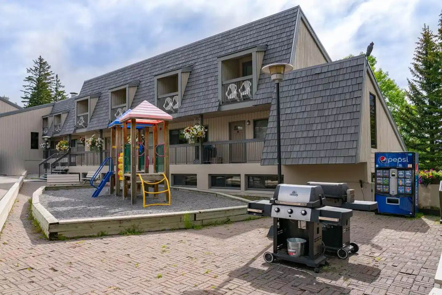 Tunnel Mountain Resort Aussenansicht