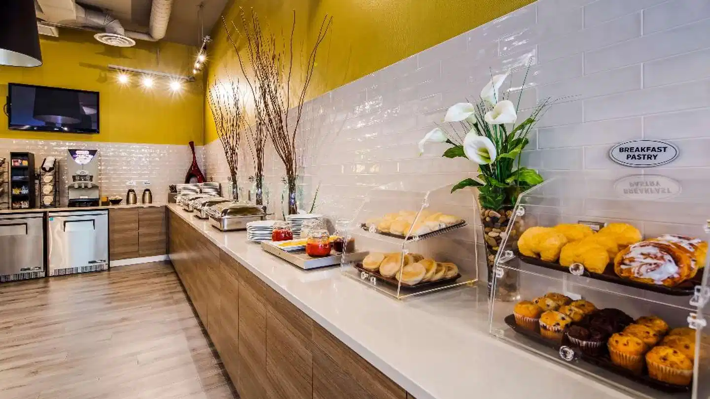 Best Western Plus Dartmouth Hotel & Suites Restaurant