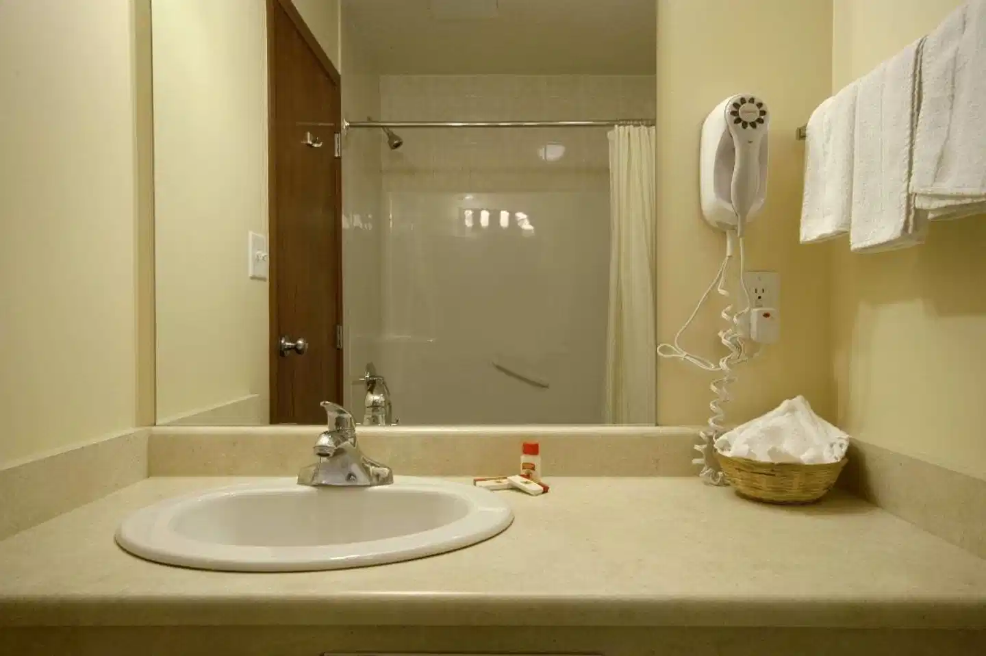 Super 8 by Wyndham Fort Saskatchewan Badezimmer