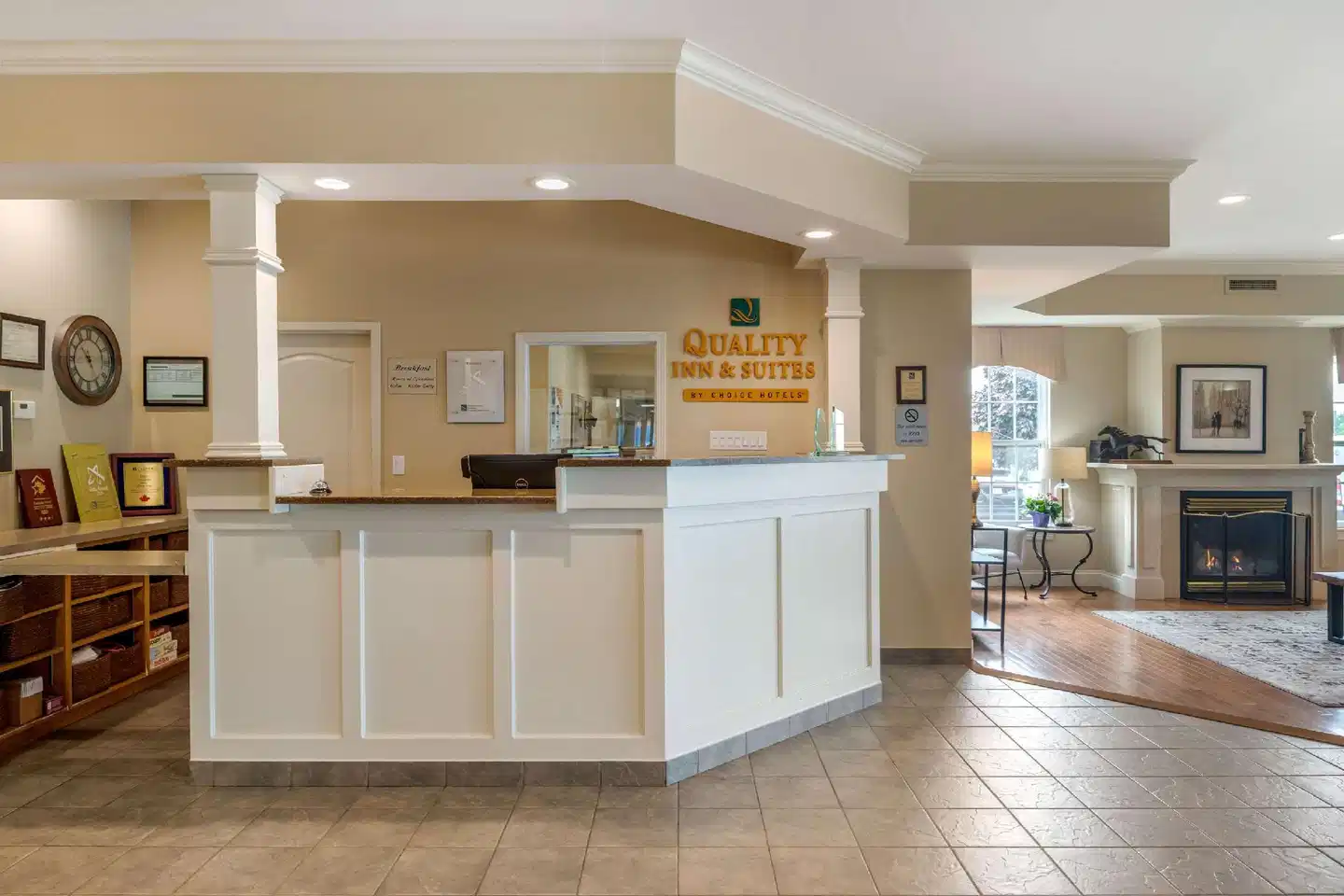 Quality Inn & Suites Amsterdam Lobby