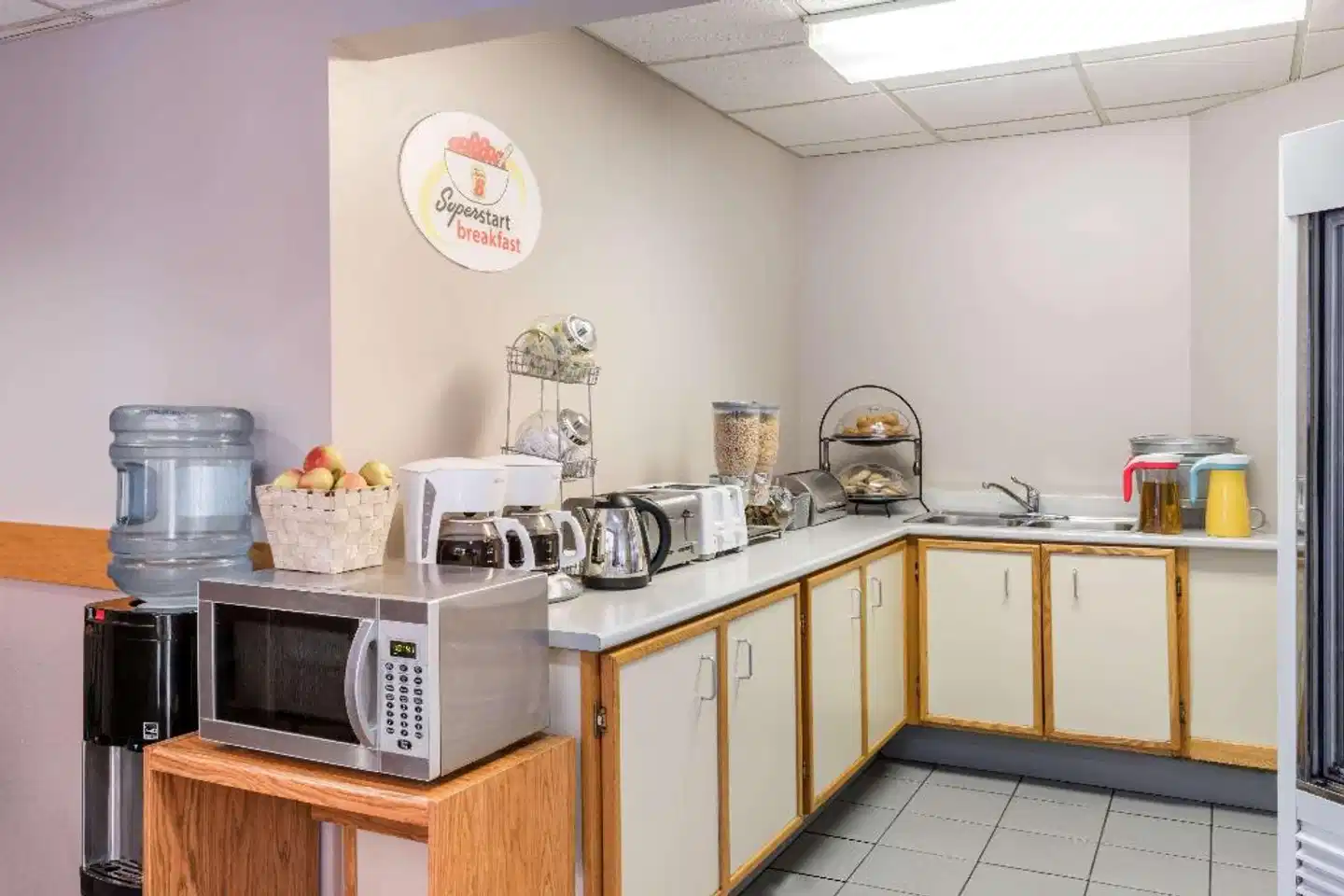 Super 8 by Wyndham Mt Hope Hamilton Intl Arpt ON Restaurant