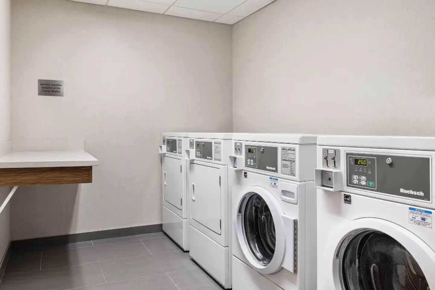 Fairfield Inn & Suites by Marriott Kelowna Badezimmer