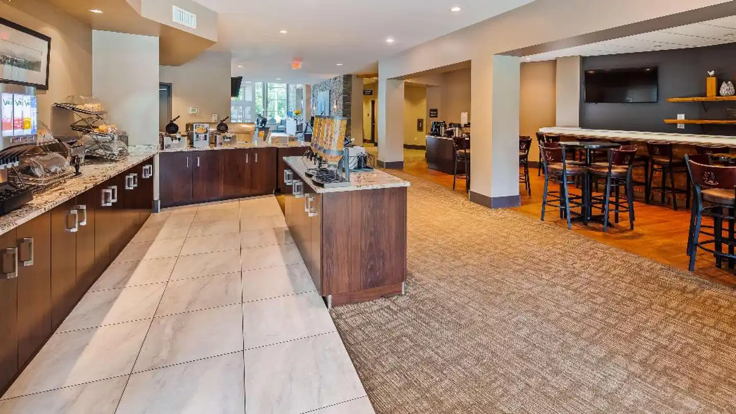 Best Western Plus Revelstoke Bar