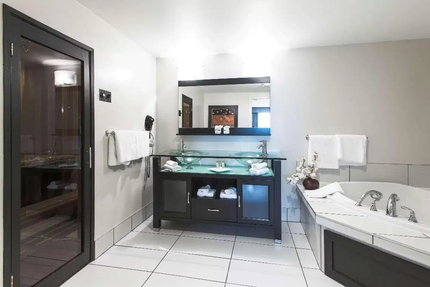 Le Noranda Hotel & Spa, Ascend Hotel Collection Badezimmer