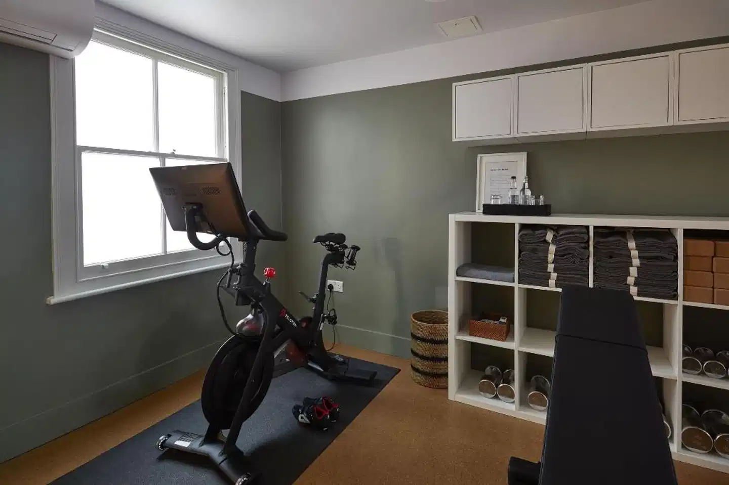 Inhabit Hotel Southwick Street Sport und Entertainment