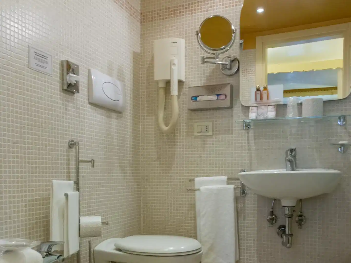 Hotel Becher Badezimmer