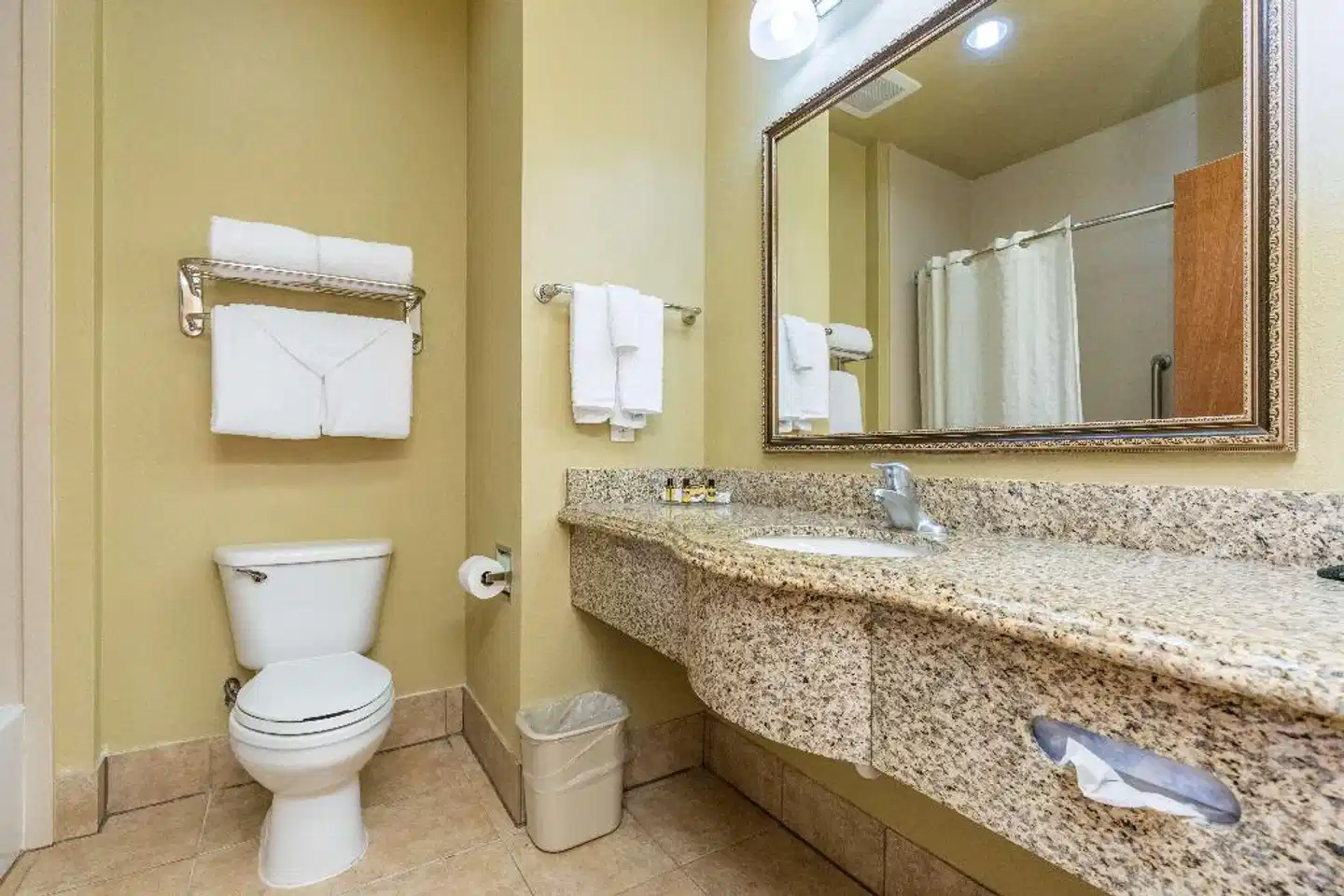 Best Western Plus Northshore Inn Badezimmer