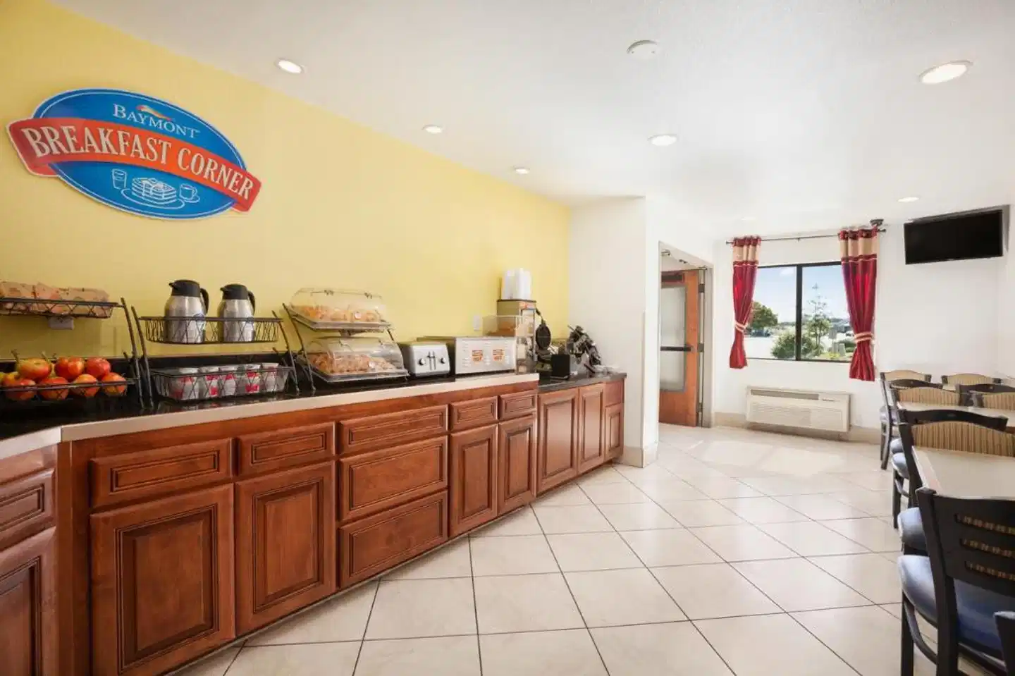 Baymont by Wyndham Anderson Lobby