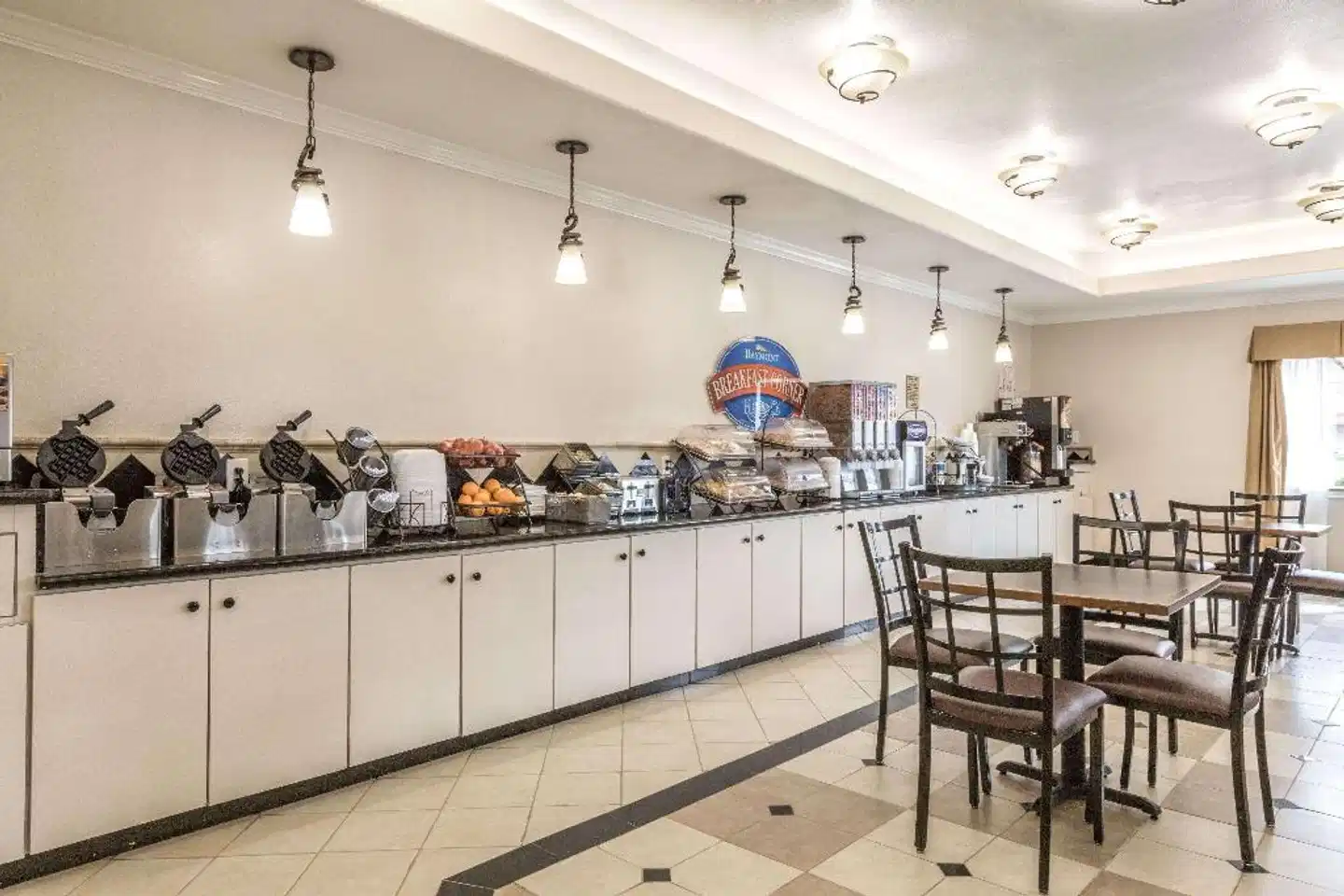 Baymont by Wyndham Galveston Bar