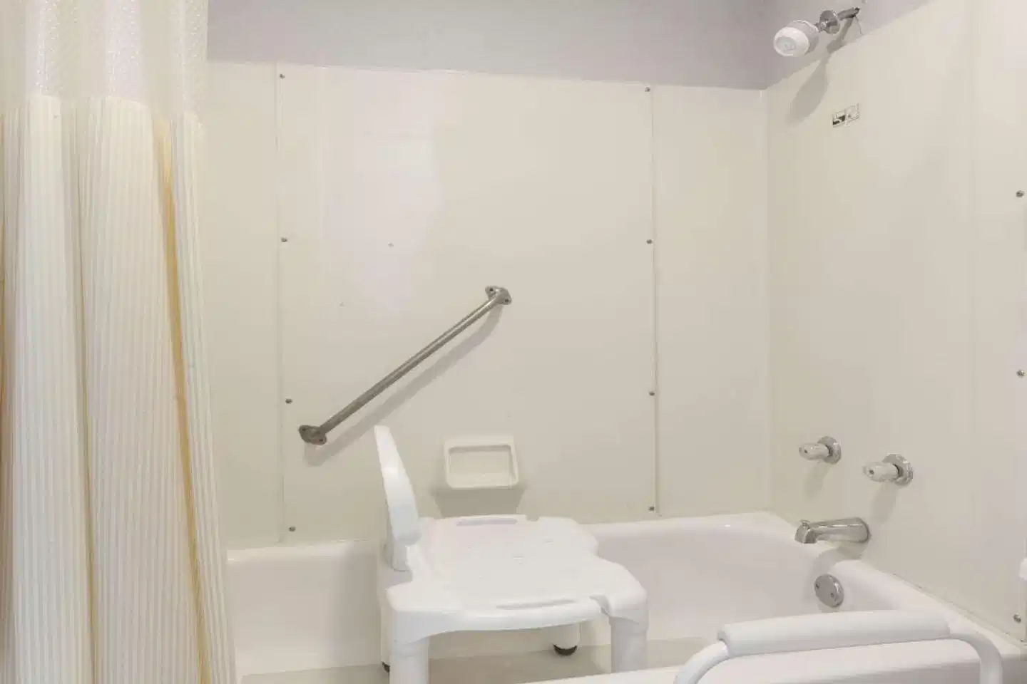 Days Inn by Wyndham Seymour Badezimmer