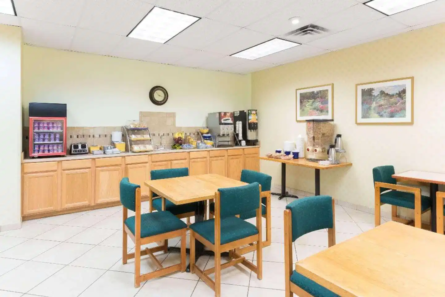 Days Inn by Wyndham Luray Shenandoah Lobby