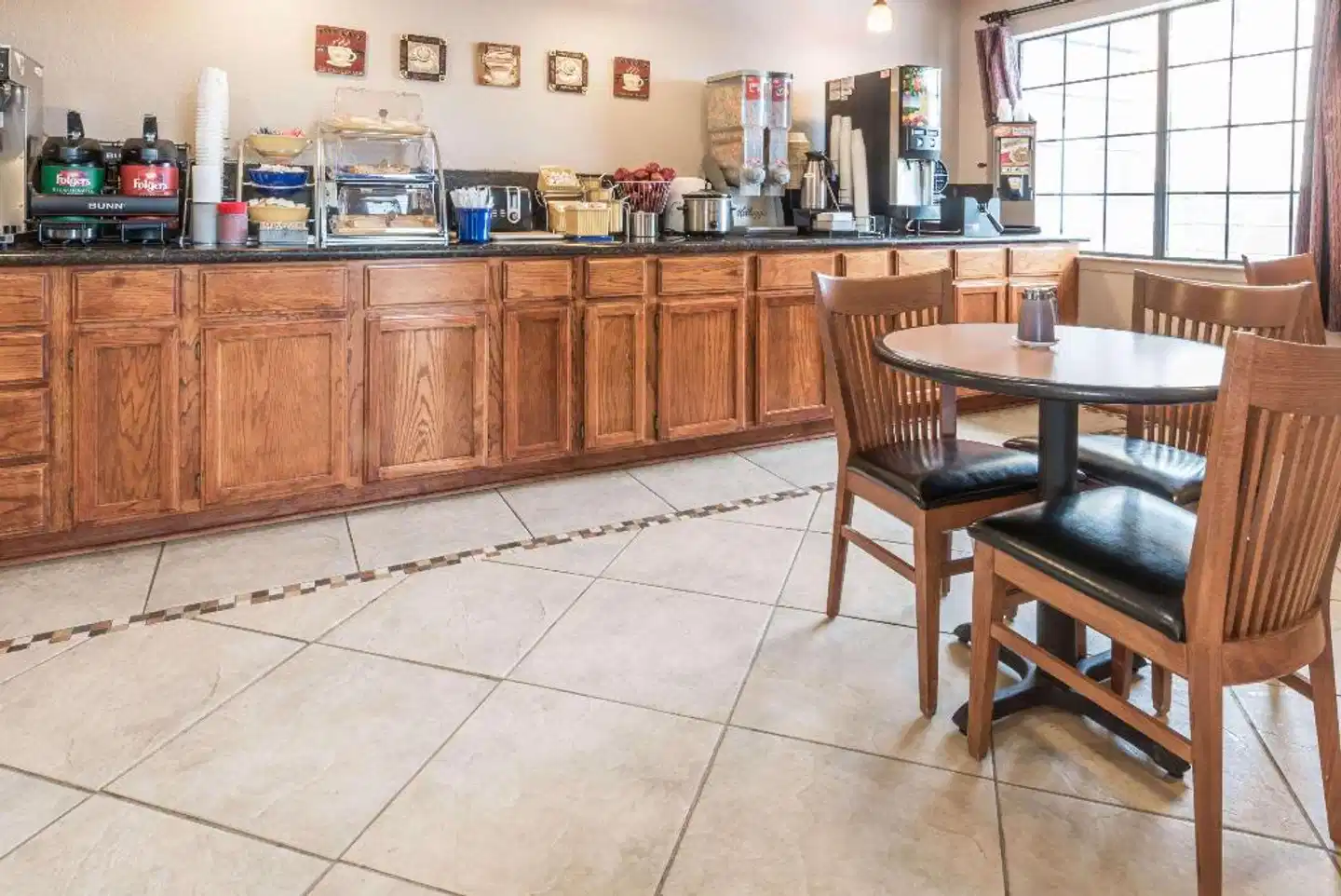 Days Inn by Wyndham Waco Bar