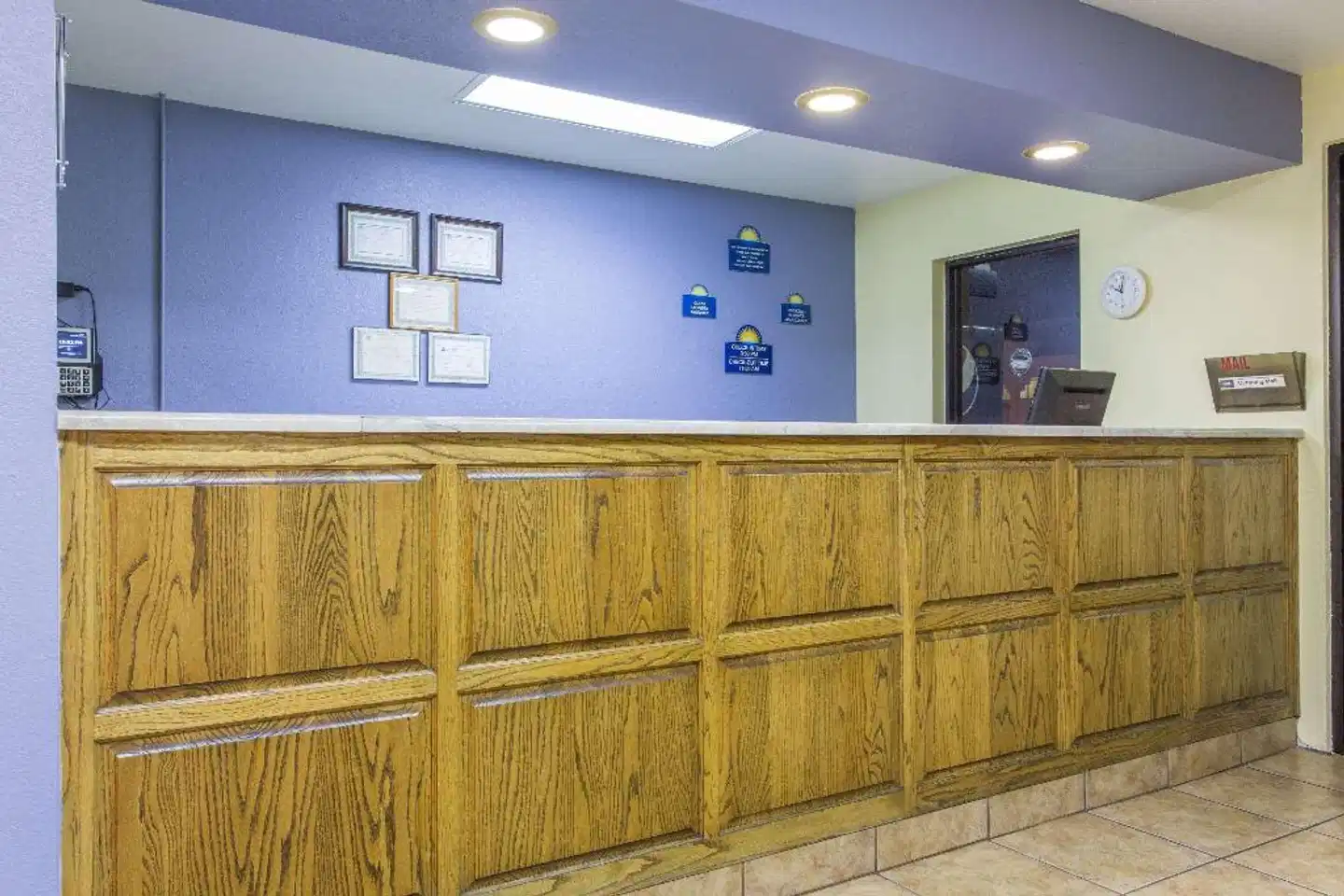 Days Inn by Wyndham Kingman West Lobby