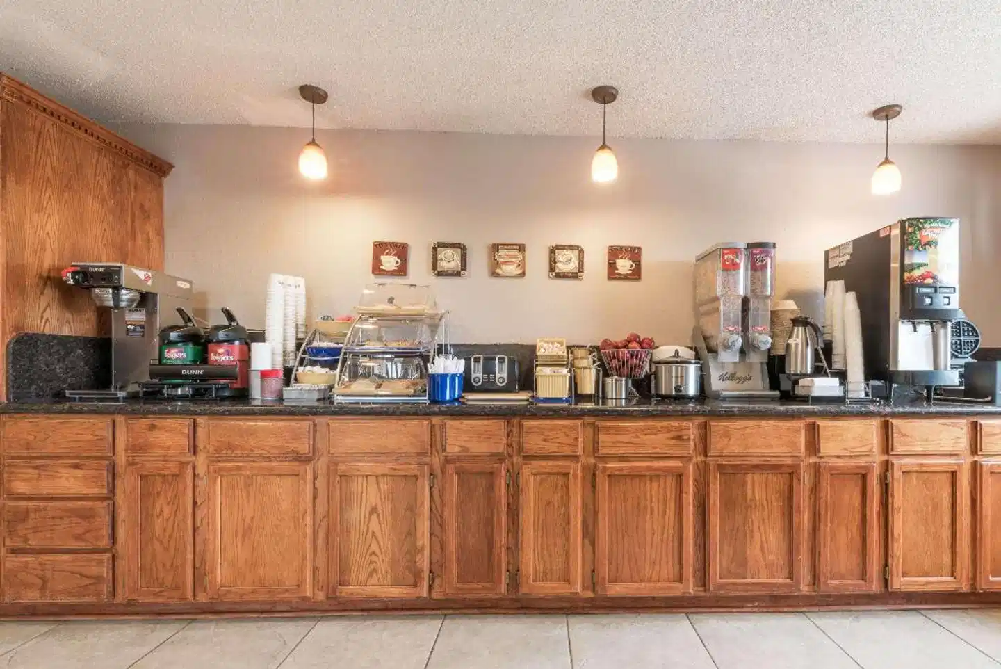 Days Inn by Wyndham Waco Lobby