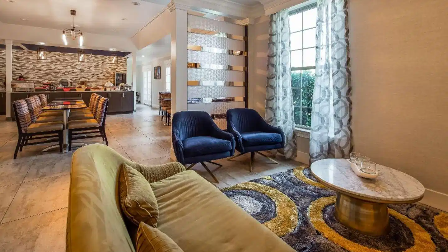 Best Western Brentwood Lobby