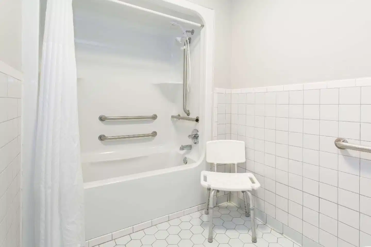 Days Inn by Wyndham Valdosta at Rainwater Conference Center Badezimmer