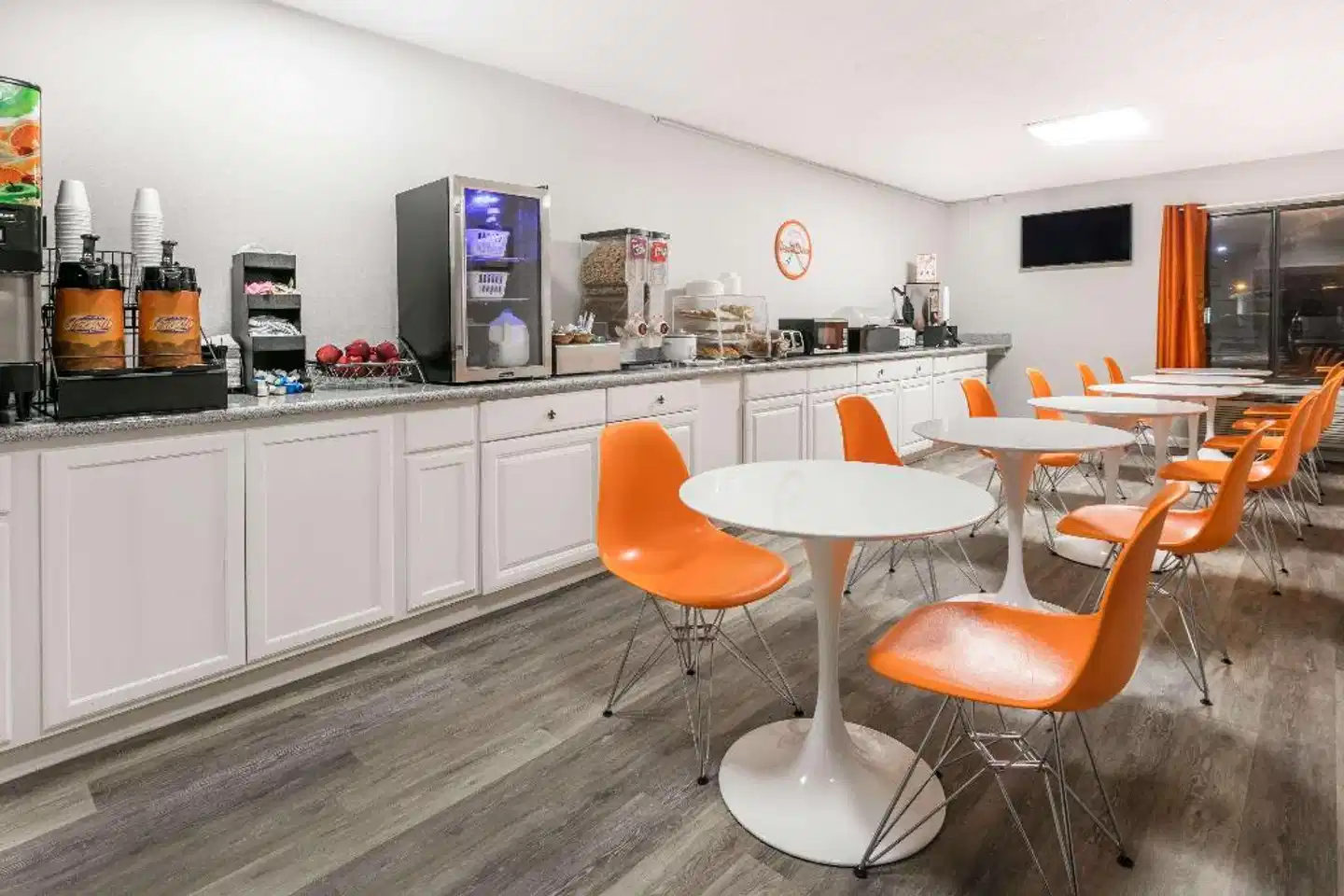 Howard Johnson Inn Lafayette West Scott Bar