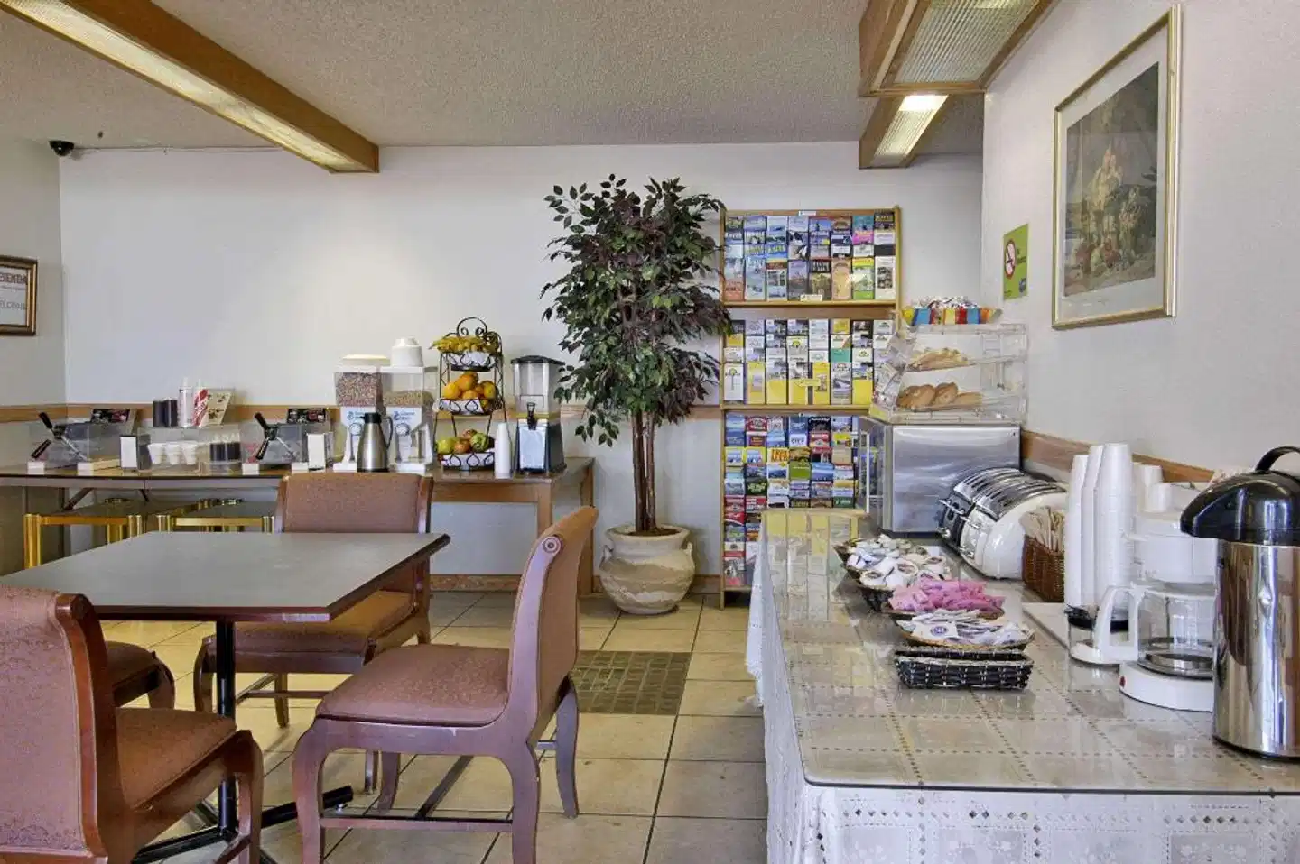 Days Inn by Wyndham Mt. Vernon Lobby