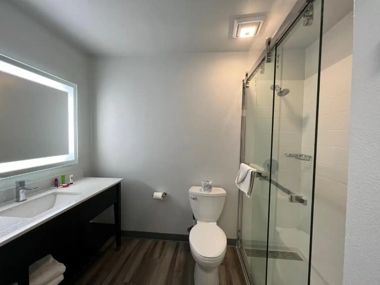 SureStay Plus Hotel by Best Western Mammoth Lakes Badezimmer