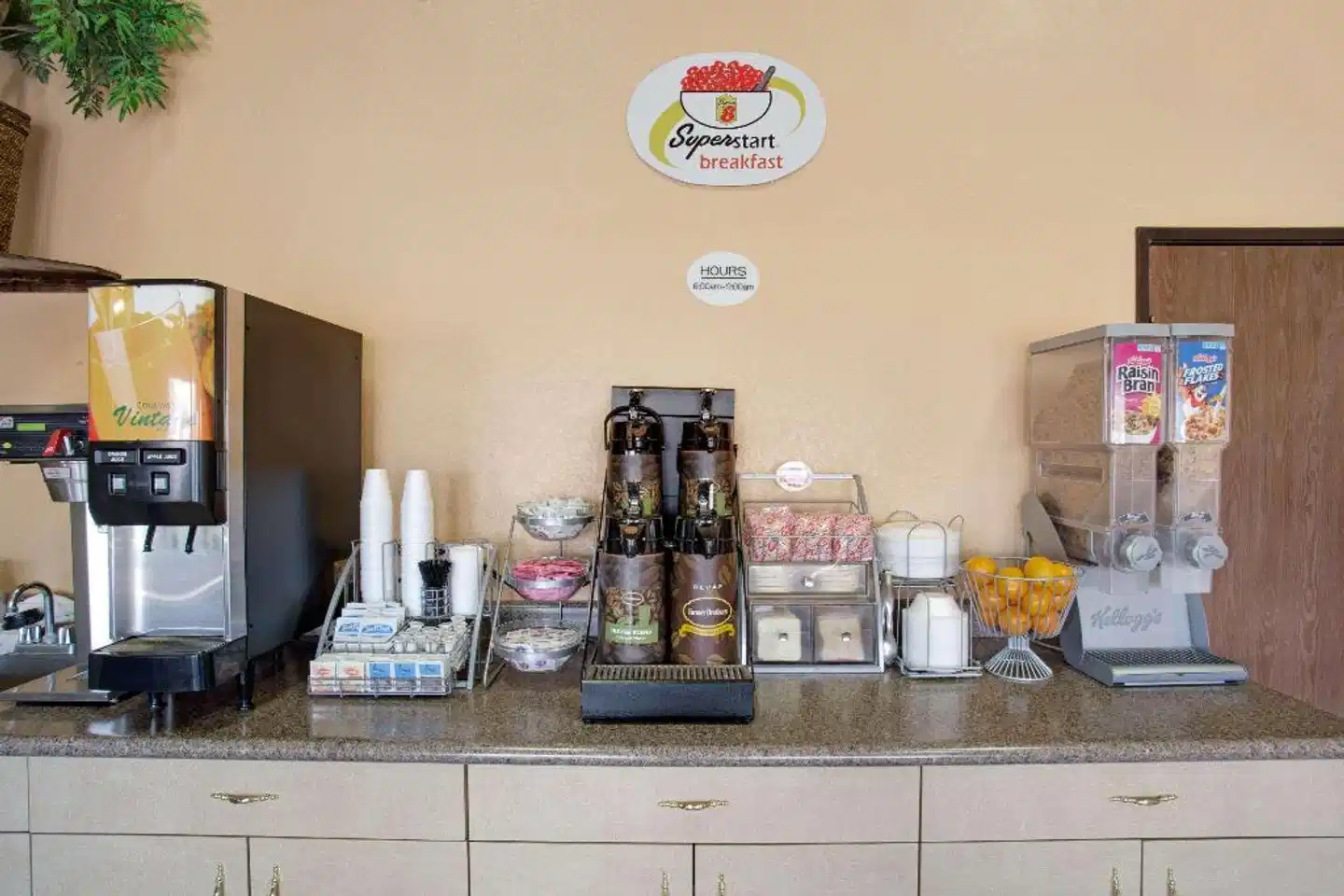 Super 8 by Wyndham Tucson Downtown Convention Center Restaurant