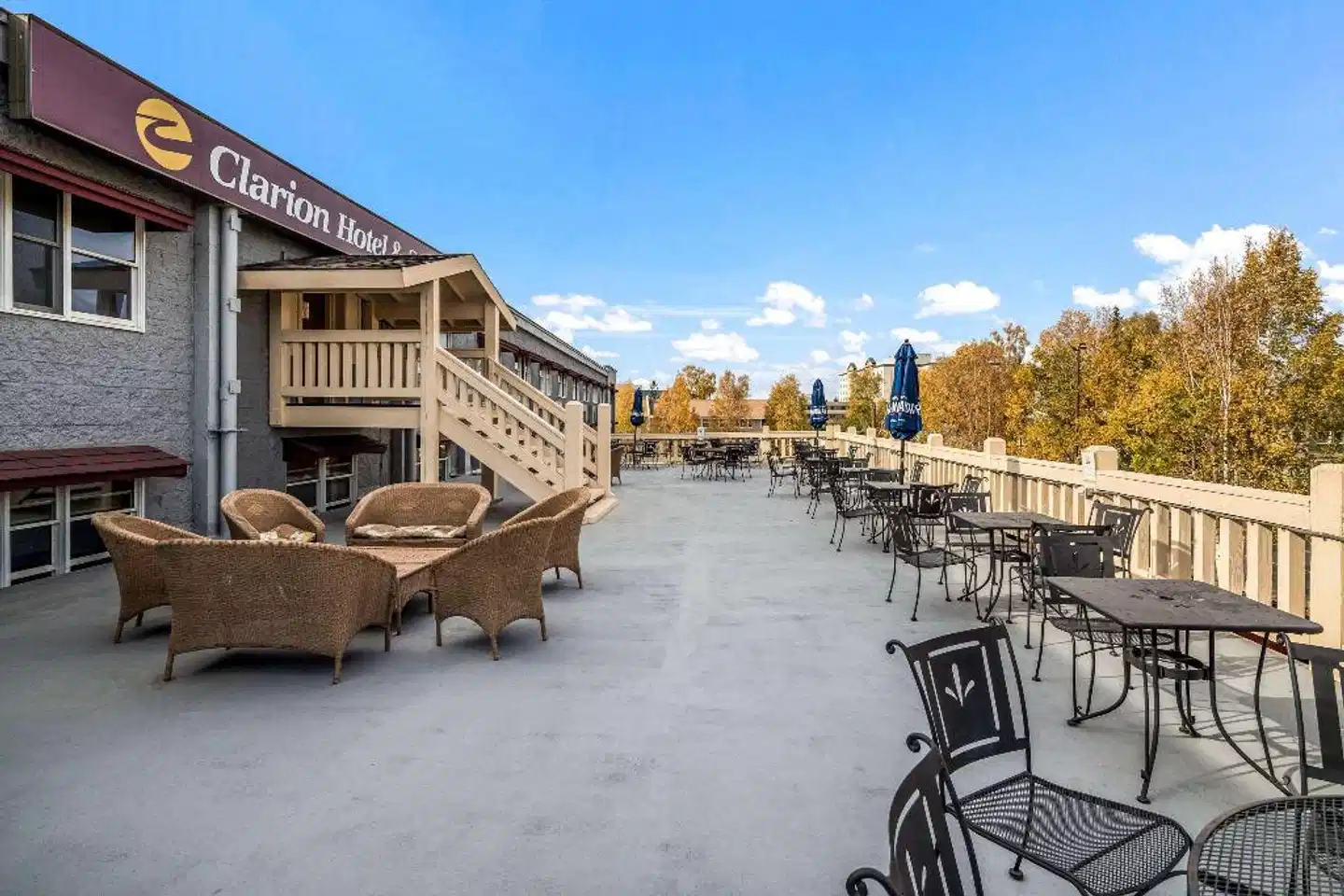 Clarion Hotel & Suites Fairbanks near Ft. Wainwright Terrasse