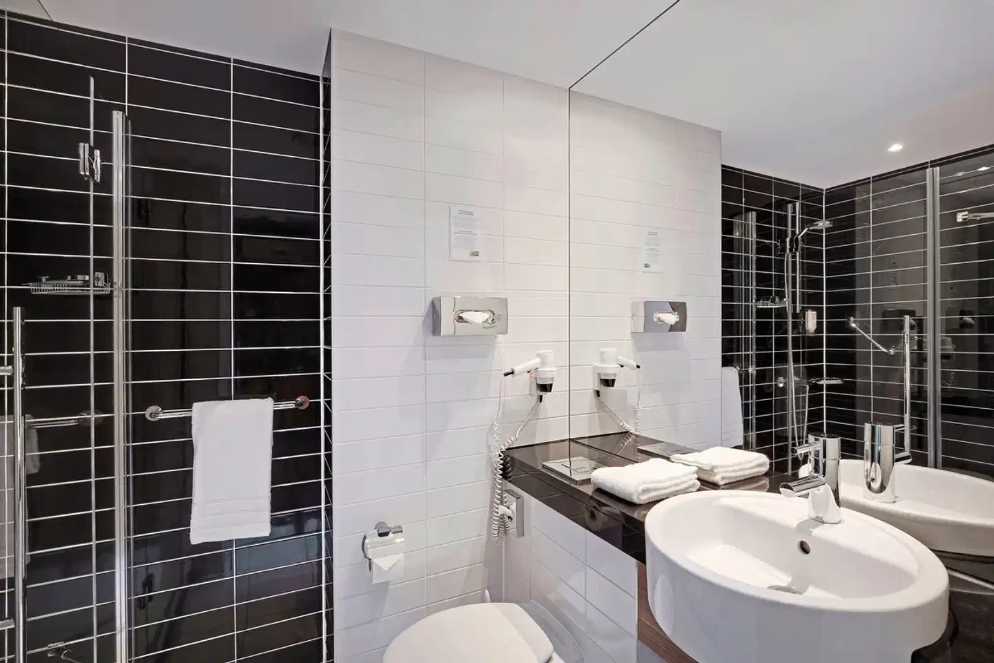 Holiday Inn Express Bremen Airport Badezimmer