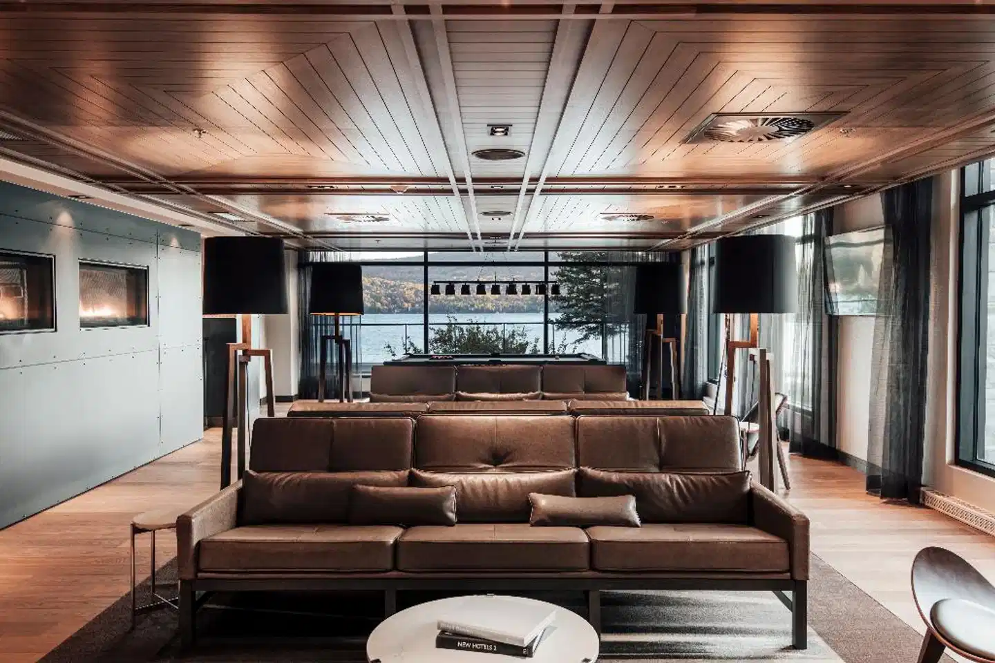 Entourage sur-le-Lac Lobby