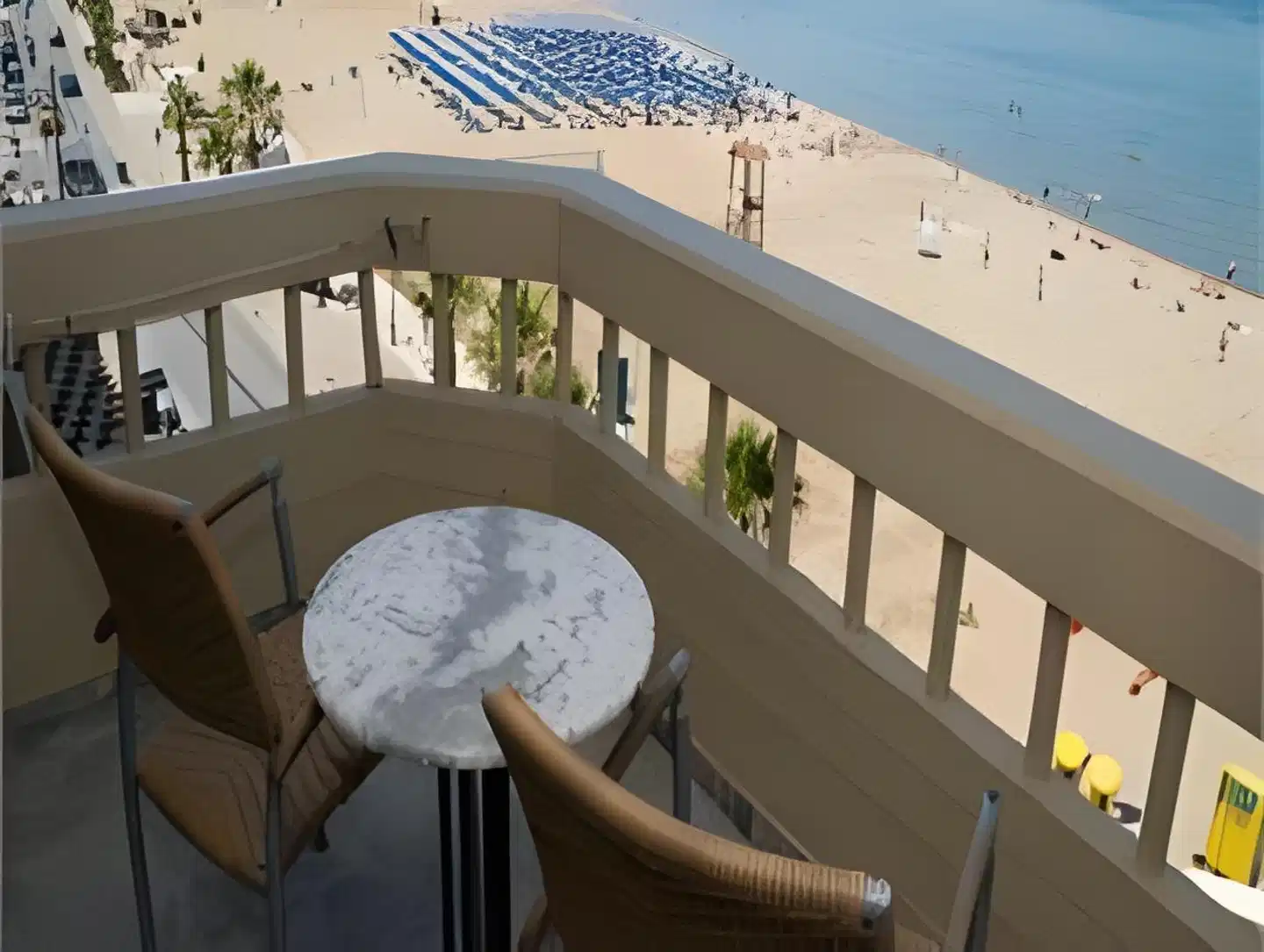Theo Beach Hotel Apartments Terrasse