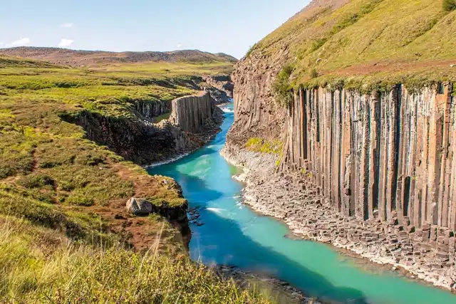 Go Green - Mit dem E-Auto rund um Island Landschaft