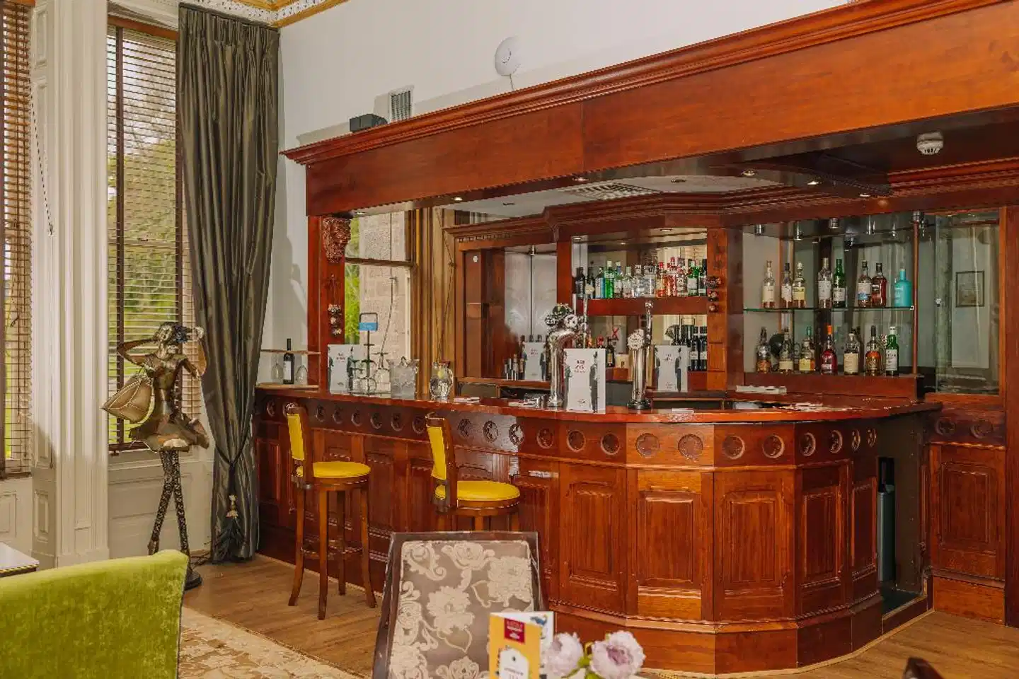 Muthu Newton Hotel Bar