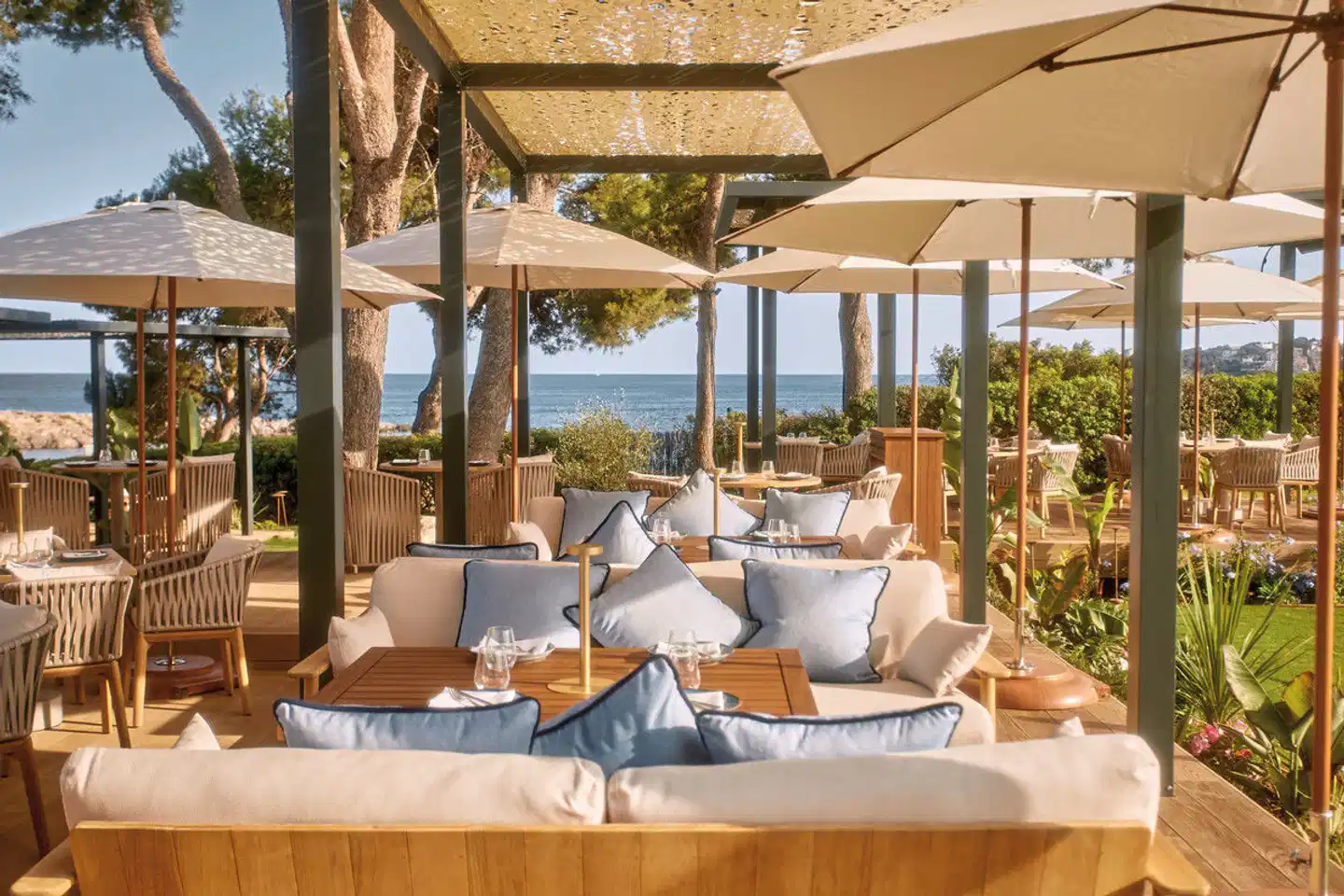 The St. Regis Mardavall Mallorca Resort Terrasse