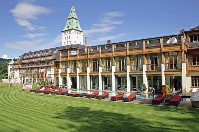 Schloss Elmau Luxury Spa Retreat & Cultural Hideaway Aussenansicht