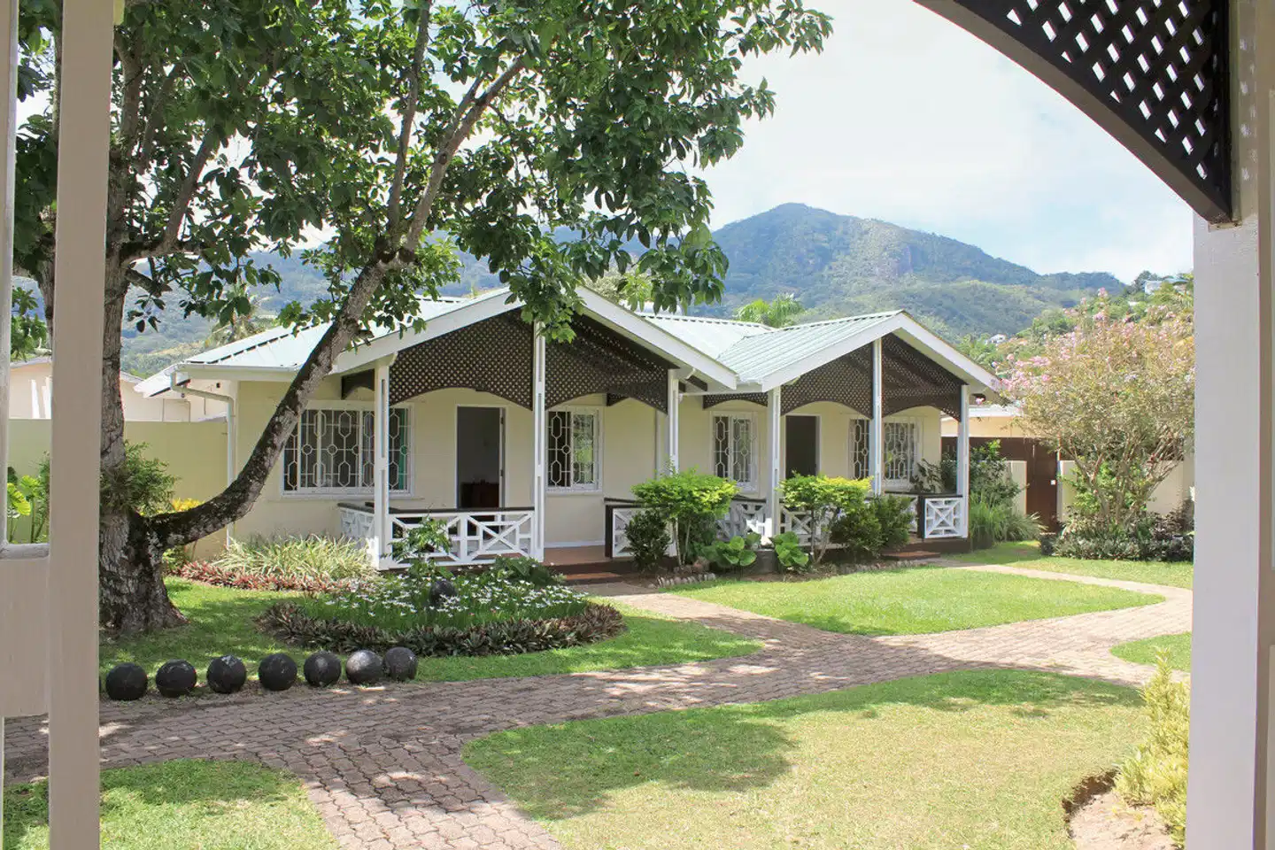 Hotel La Roussette Aussenansicht