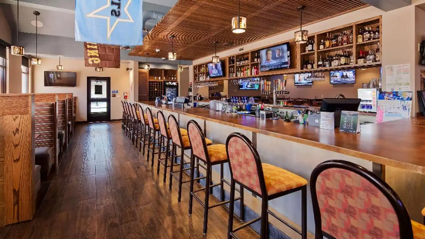 Best Western Sheridan Center Bar