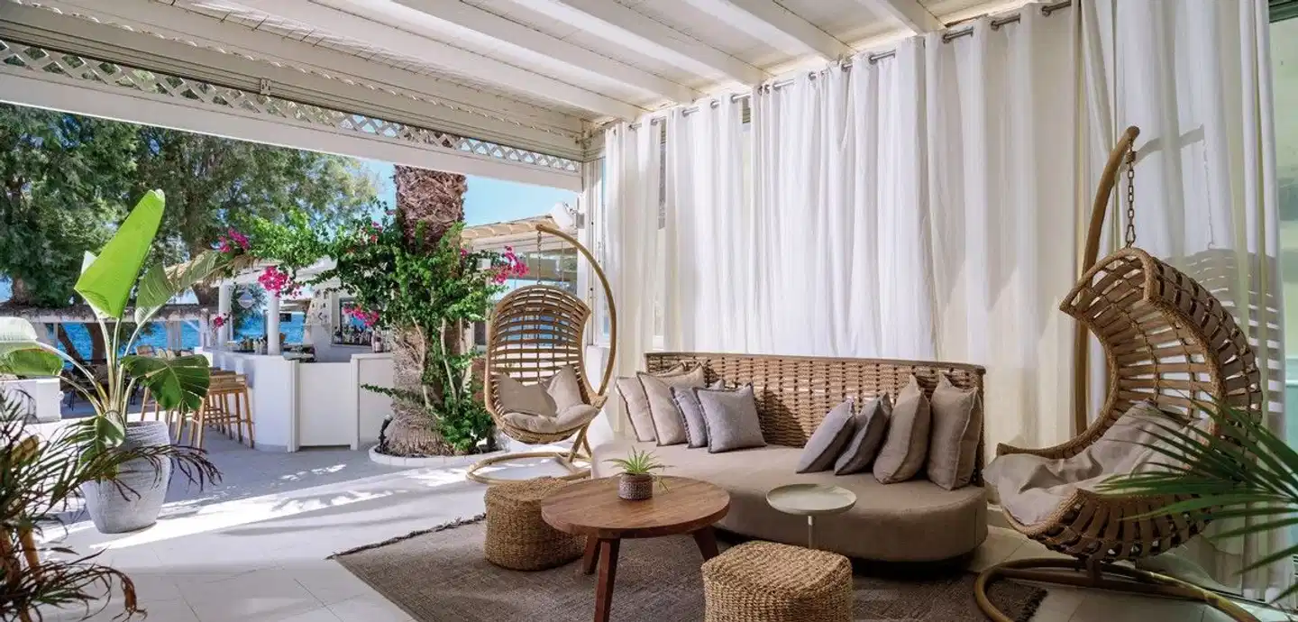 Alesahne Beach Hotel Lobby