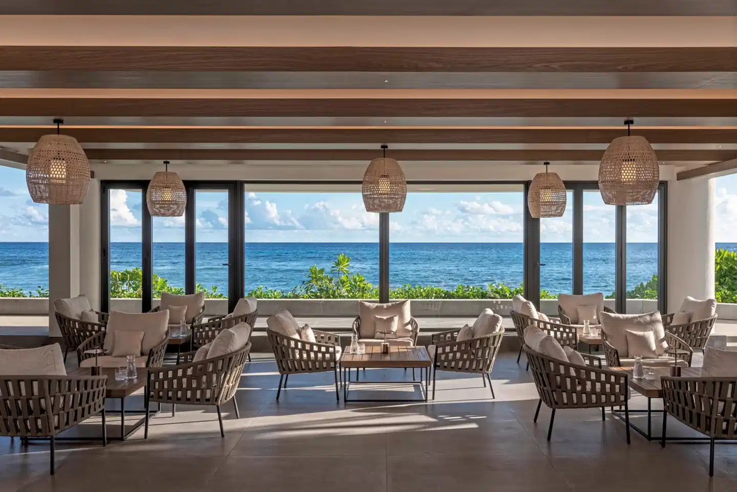 Avani+ Barbarons Seychelles Terrasse