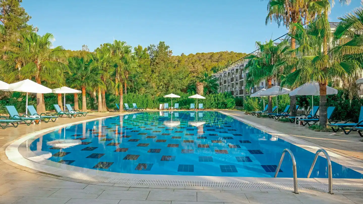 Crystal Green Bay Resort Pool