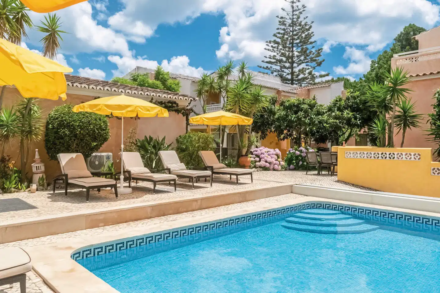 Costa d'Oiro Ambiance Village Pool