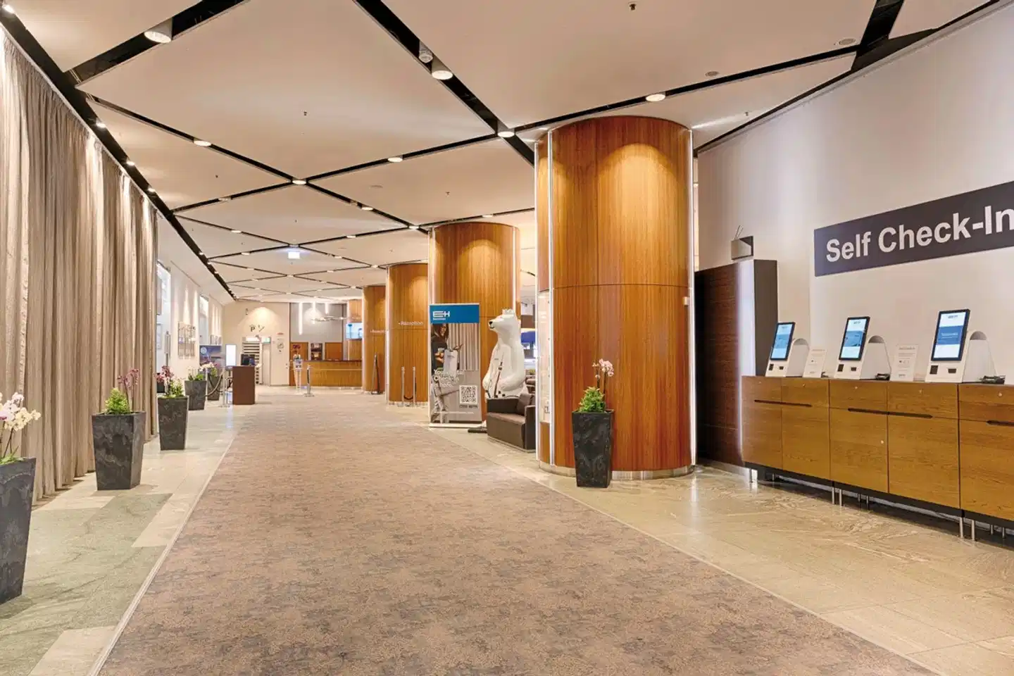 Park Inn by Radisson Berlin Alexanderplatz Lobby