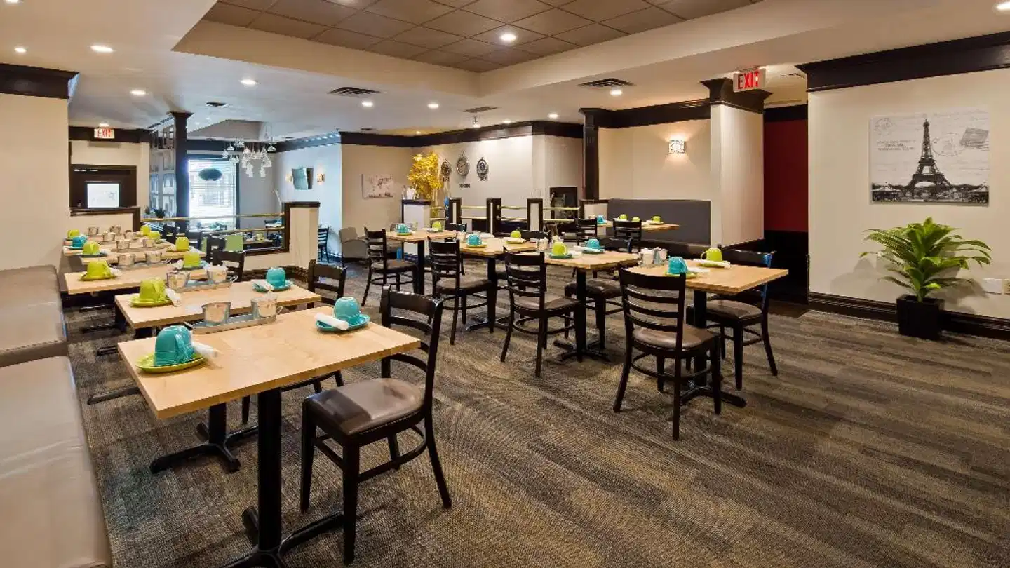 Best Western Plus Toronto Airport Hotel Restaurant