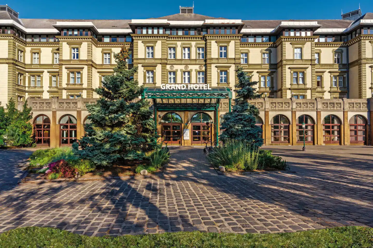 Ensana Thermal Margaret Island Health Spa Hotel & Ensana Grand Maragret Island Health Spa Hotel Aussenansicht