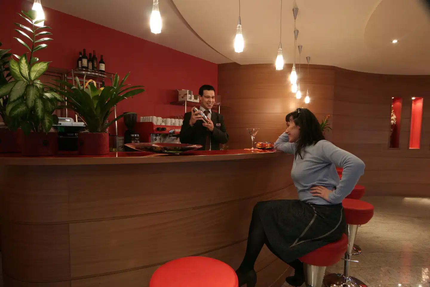 Luna Hotel Motel Airport Bar