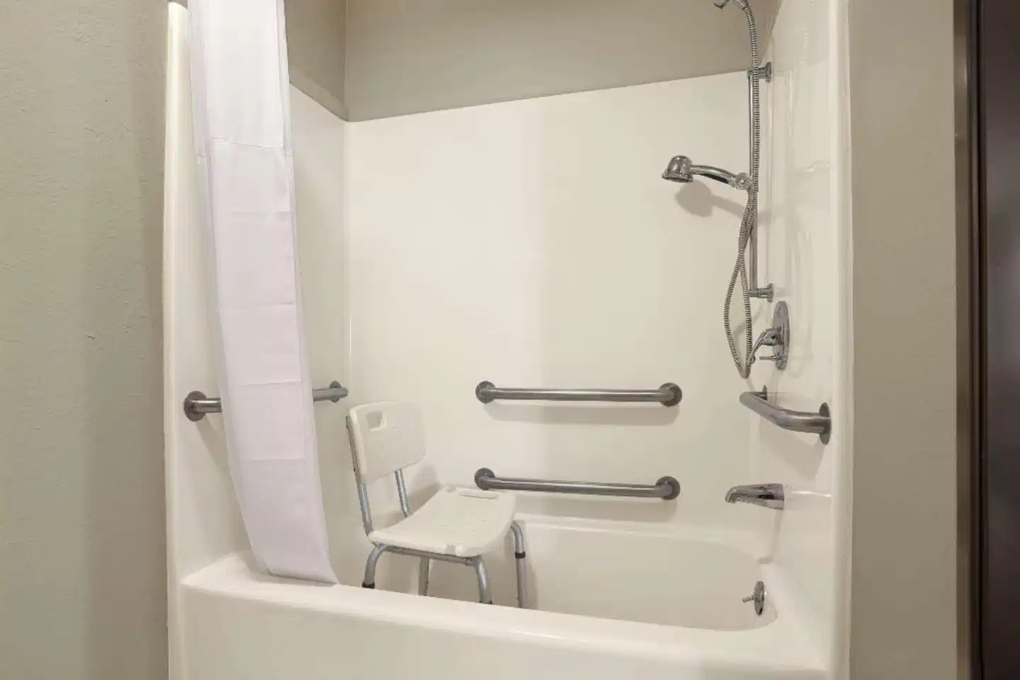 Days Inn by Wyndham Sheridan Badezimmer