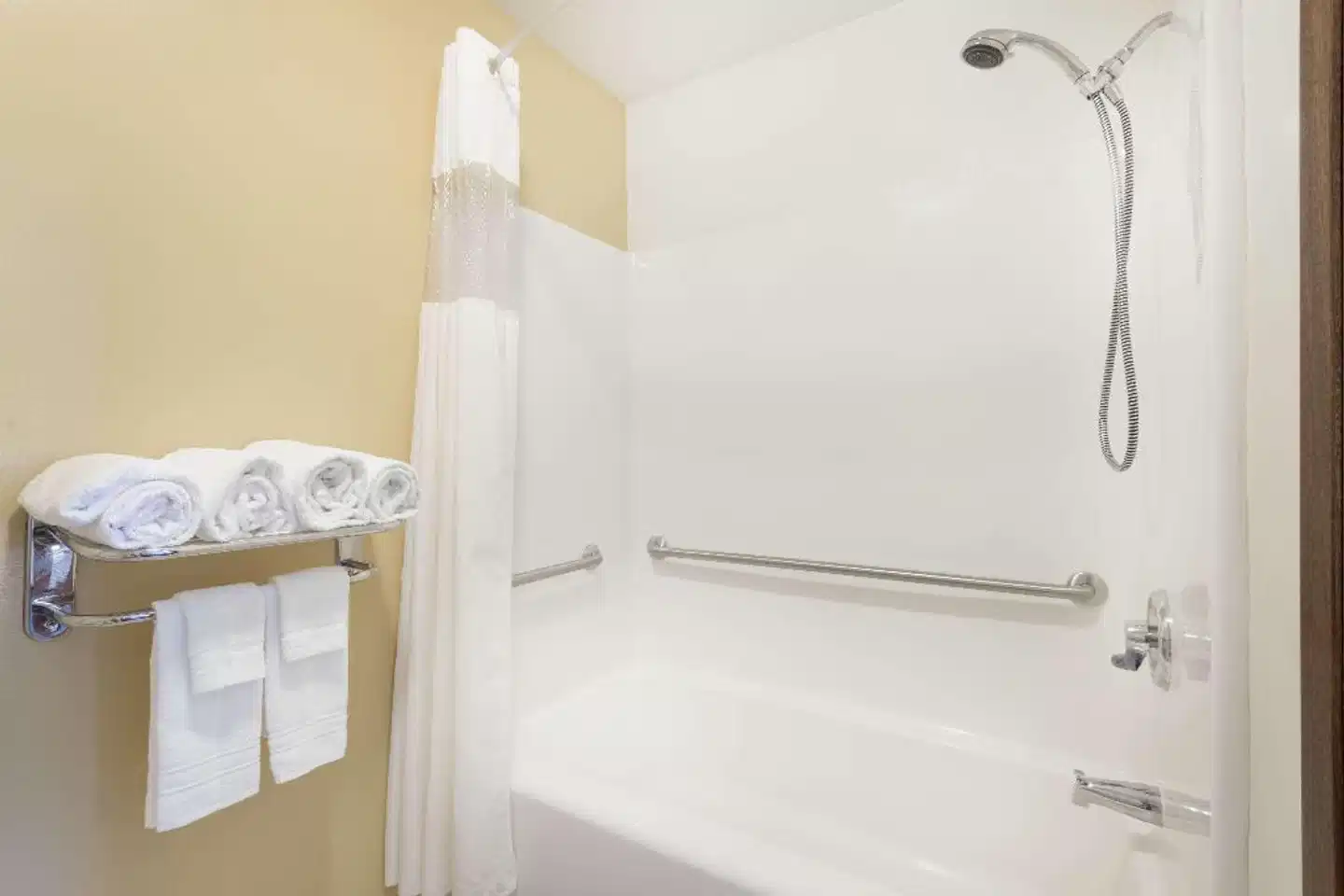 Days Inn by Wyndham Worland Badezimmer