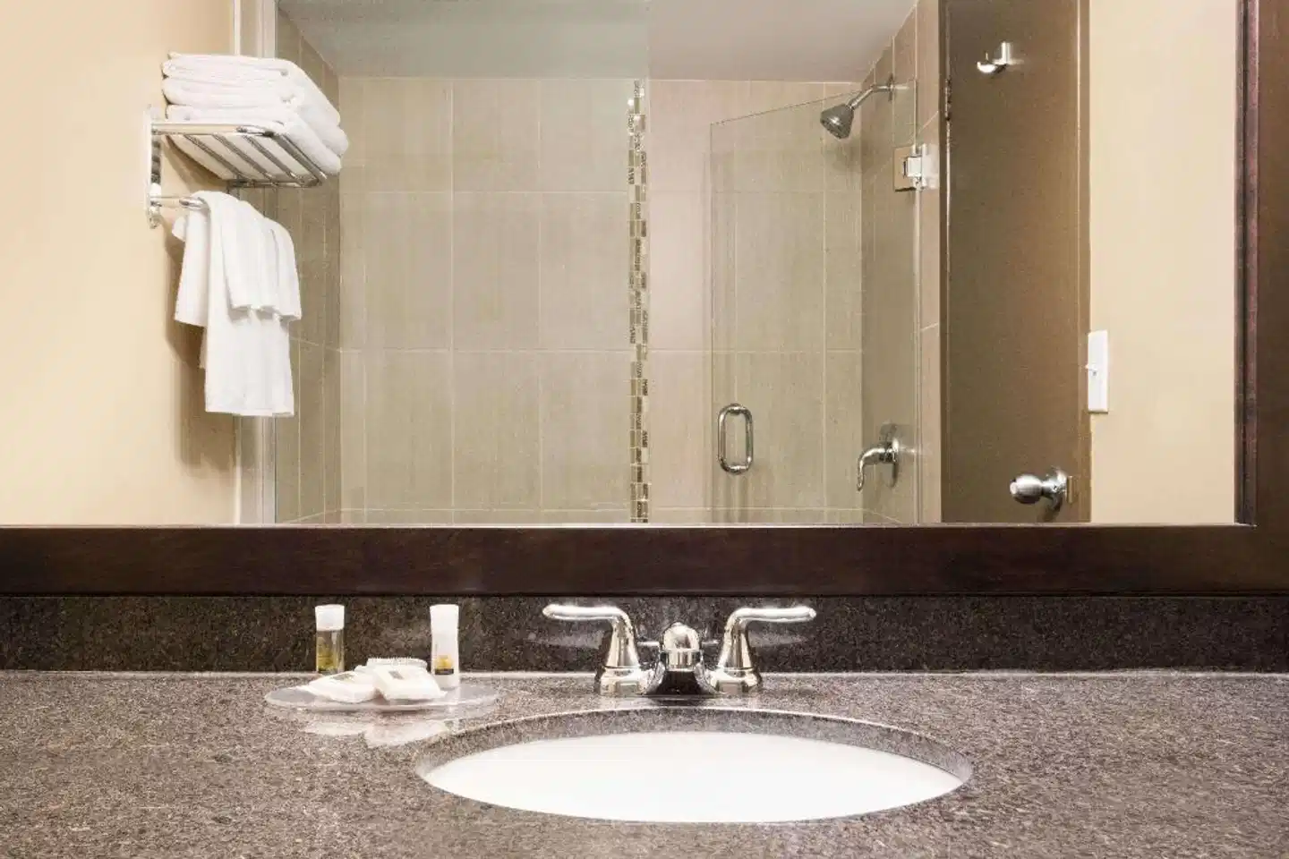 Days Inn Calgary Northwest Badezimmer