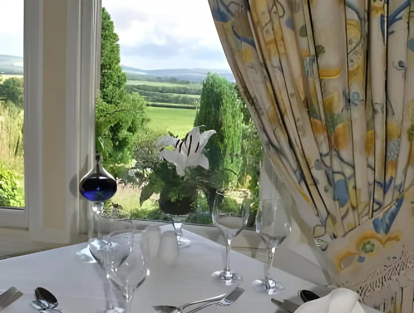 Lands of Loyal Restaurant