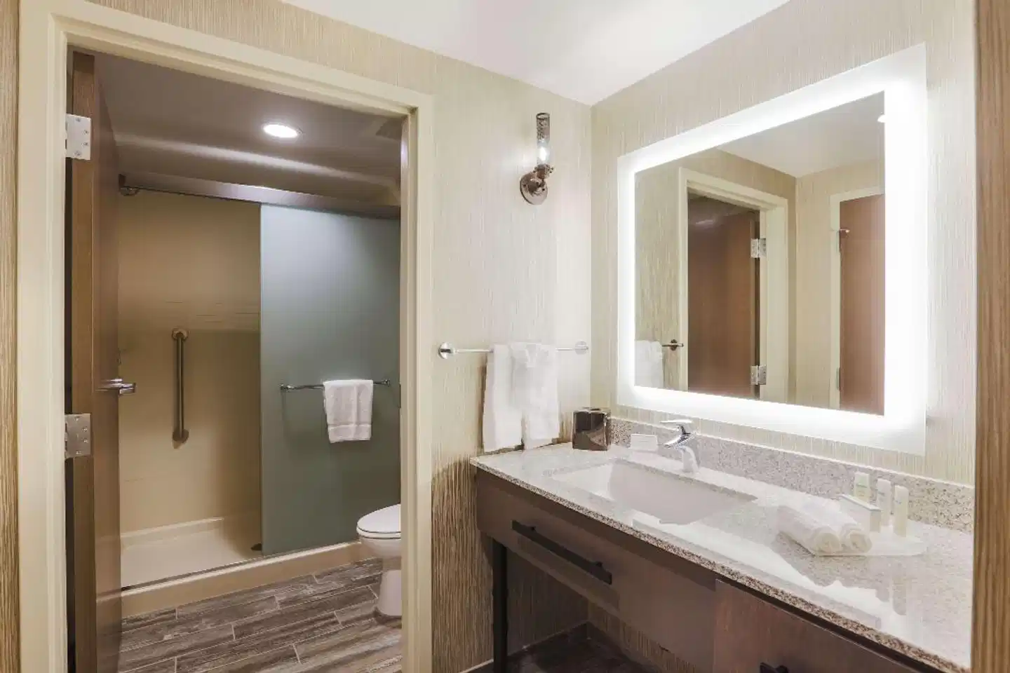 Homewood Suites By Hilton Charleston Historic District Badezimmer