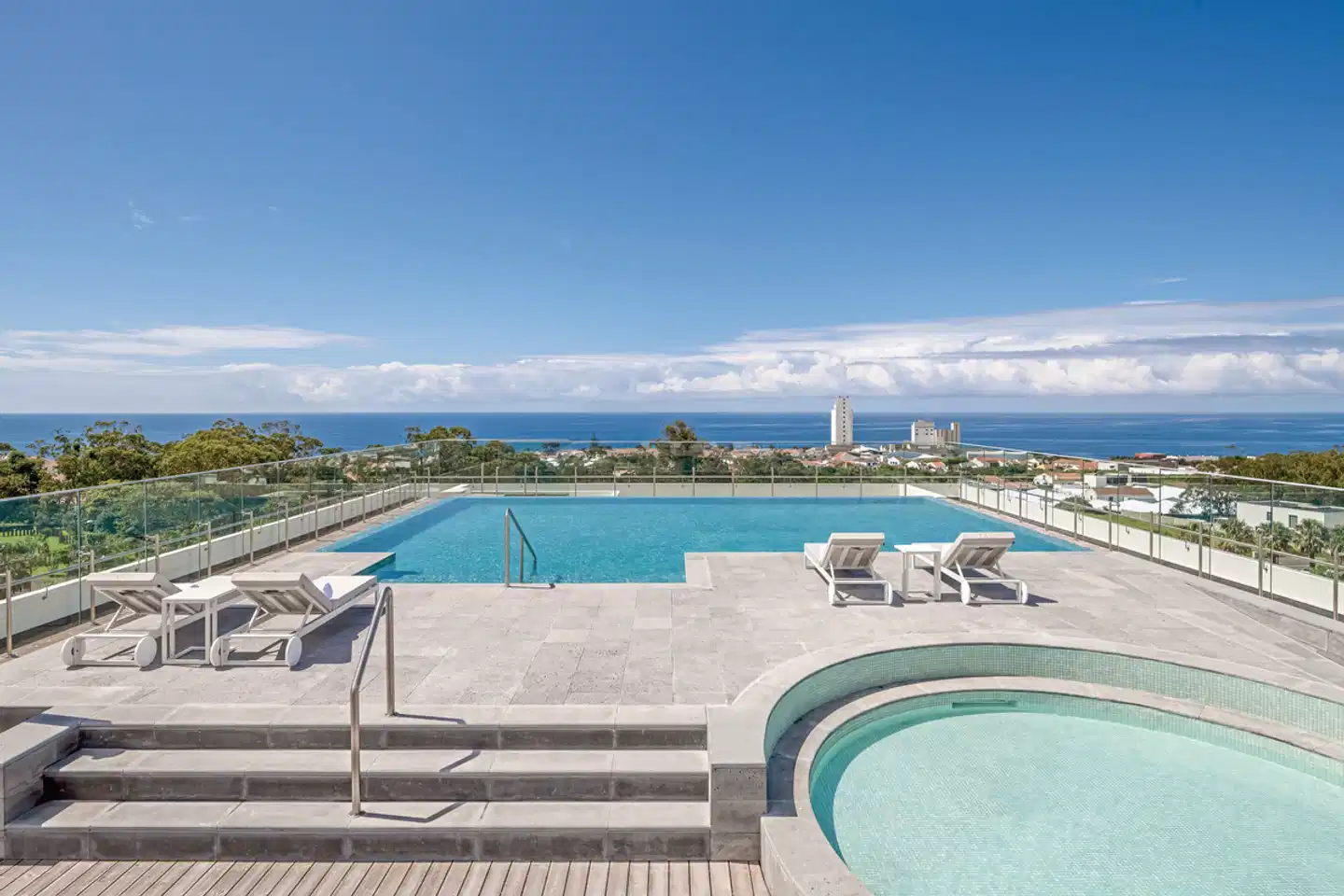 DoubleTree by Hilton Lagoa Azores Pool