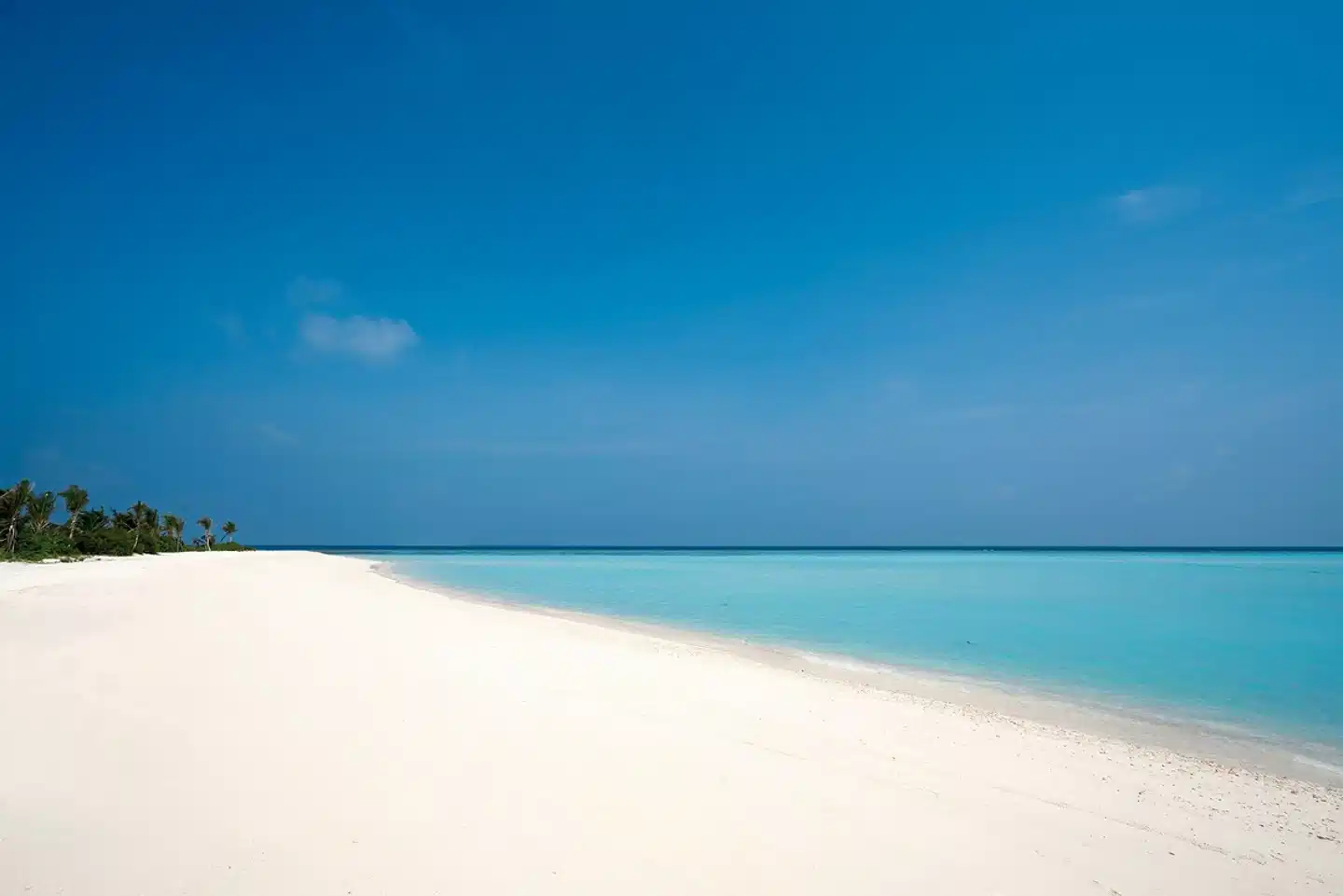 Kuredhivaru Resort and Spa Maldives Strand